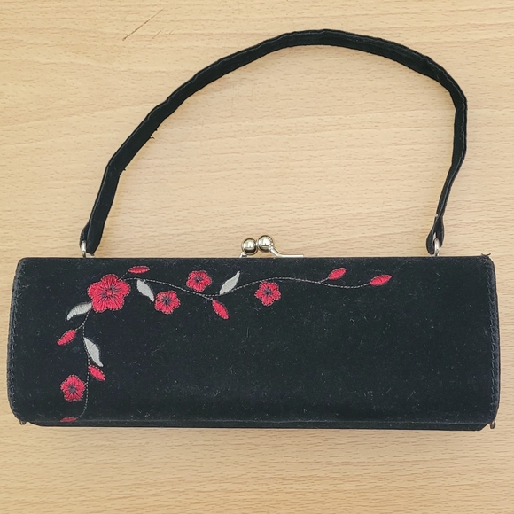 Elegant Black Floral Embroidered Clutch - Picture 2 of 9